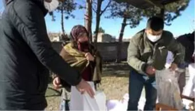Kesimlerin başladığı Kars'ta kazlar ağaçlara asılıyor Kesimlerin başladığı Kars'ta kazlar ağaçlara asılıyor