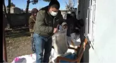 Kesimlerin başladığı Kars'ta kazlar ağaçlara asılıyor Kesimlerin başladığı Kars'ta kazlar ağaçlara asılıyor