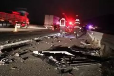 Son dakika: TEM'de feci kaza: 2 ölü 3 yaralı Son dakika: TEM'de feci kaza: 2 ölü 3 yaralı