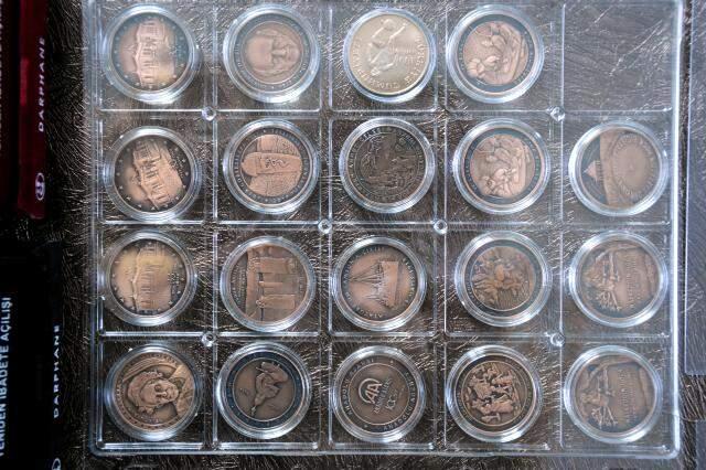 Terzi babasının koleksiyonu 'hazinesi' oldu: Elinde 1000'e yakın eski para var