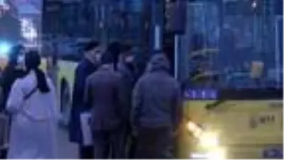 Toplu ulaşımda ve trafikte akşam yoğunluğu Toplu ulaşımda ve trafikte akşam yoğunluğu