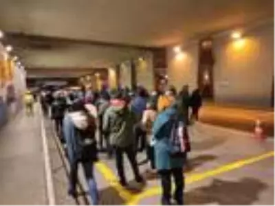 Toplu ulaşımda ve trafikte akşam yoğunluğu Toplu ulaşımda ve trafikte akşam yoğunluğu