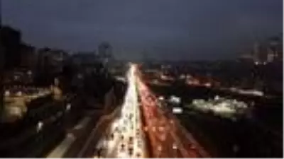 Toplu ulaşımda ve trafikte akşam yoğunluğu Toplu ulaşımda ve trafikte akşam yoğunluğu