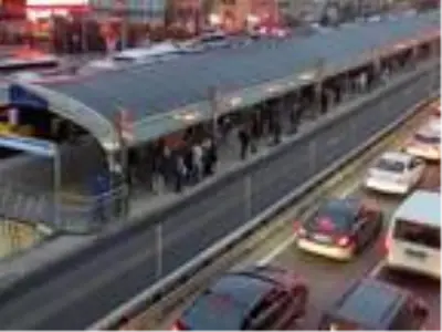 Toplu ulaşımda ve trafikte akşam yoğunluğu Toplu ulaşımda ve trafikte akşam yoğunluğu