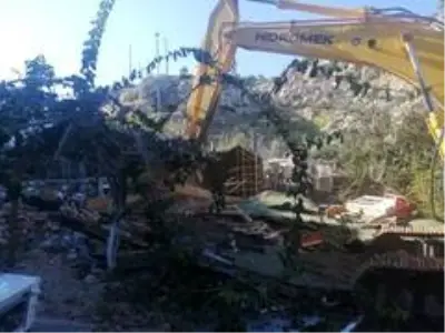 Turistik mahallelerde yıkımlar devam ediyor Turistik mahallelerde yıkımlar devam ediyor