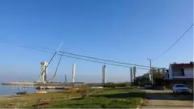 Türk bayrağıyla kaplanan mega bloklar Gelibolu'ya ulaştı Türk bayrağıyla kaplanan mega bloklar Gelibolu'ya ulaştı
