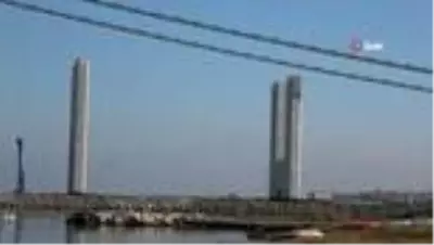Türk bayrağıyla kaplanan mega bloklar Gelibolu'ya ulaştı Türk bayrağıyla kaplanan mega bloklar Gelibolu'ya ulaştı