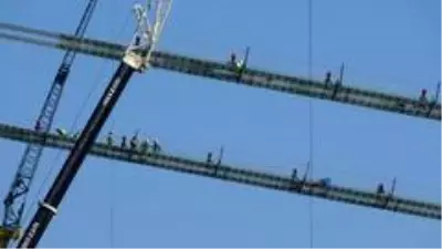 Türk bayrağıyla kaplanan mega bloklar Gelibolu'ya ulaştı Türk bayrağıyla kaplanan mega bloklar Gelibolu'ya ulaştı