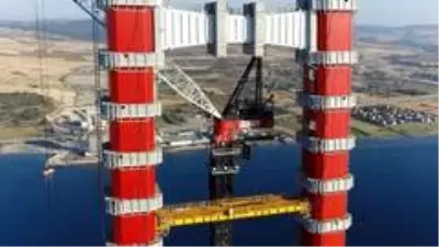 Türk bayrağıyla kaplanan mega bloklar Gelibolu'ya ulaştı Türk bayrağıyla kaplanan mega bloklar Gelibolu'ya ulaştı
