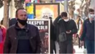 Uşak'ta sokaklardaki kalabalık azalmıyor Uşak'ta sokaklardaki kalabalık azalmıyor