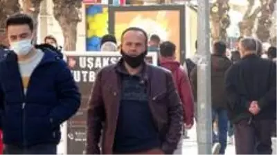 Uşak'ta sokaklardaki kalabalık azalmıyor Uşak'ta sokaklardaki kalabalık azalmıyor