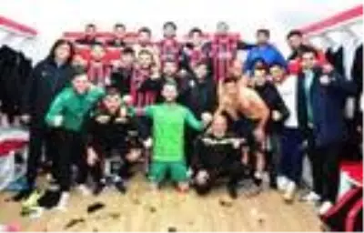 Uşakspor takipte Uşakspor takipte