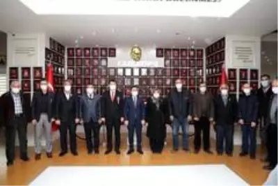 Son dakika yerel: Vali Çiçek: 'Şehit aileleri ve gazilerimizin emrindeyiz' Son dakika yerel: Vali Çiçek: 'Şehit aileleri ve gazilerimizin emrindeyiz'