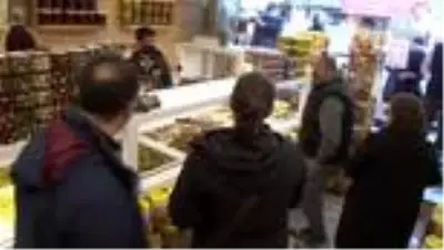 Vatandaşlar turşucuya akın etti Vatandaşlar turşucuya akın etti