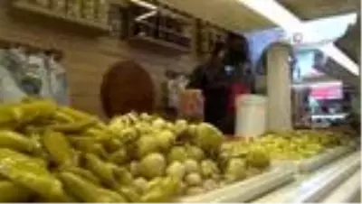 Vatandaşlar turşucuya akın etti Vatandaşlar turşucuya akın etti