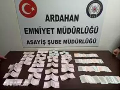 Virüs salgınına rağmen kumar masası kuran 9 kişiye 28 bin 350 lira ceza Virüs salgınına rağmen kumar masası kuran 9 kişiye 28 bin 350 lira ceza