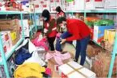 Yabancı gönüllüler, depremzedeler için seferber oldu Yabancı gönüllüler, depremzedeler için seferber oldu