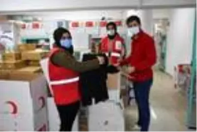 Yabancı gönüllüler, depremzedeler için seferber oldu Yabancı gönüllüler, depremzedeler için seferber oldu
