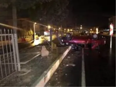 Yasağı delip sokağa çıkan sürücü ve arkadaşı kazadan sonra adeta buhar oldu Yasağı delip sokağa çıkan sürücü ve arkadaşı kazadan sonra adeta buhar oldu