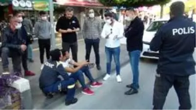 Yayaya yol veren motosikletli kuryeye, arkadan gelen otomobil çarptı Yayaya yol veren motosikletli kuryeye, arkadan gelen otomobil çarptı