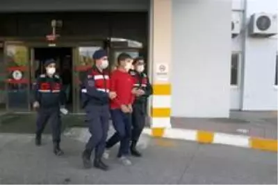 - Muğla'da 15 ayrı suçtan aranan şüpheli mezarlıkta yakalandı - Muğla'da 15 ayrı suçtan aranan şüpheli mezarlıkta yakalandı