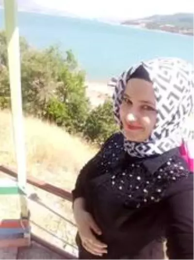 Çocuğunu kucağına alamadan koronaya yenilen anne son yolculuğuna uğurlandı Çocuğunu kucağına alamadan koronaya yenilen anne son yolculuğuna uğurlandı