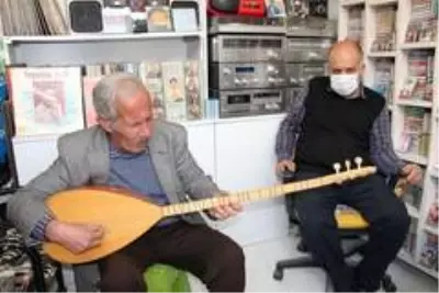 42 yıllık birikim ile nostaljiyi yaşatıyor 42 yıllık birikim ile nostaljiyi yaşatıyor