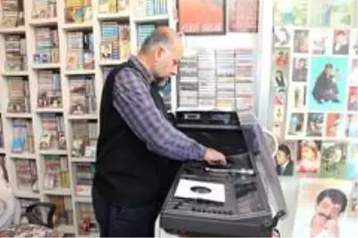 42 yıllık birikim ile nostaljiyi yaşatıyor 42 yıllık birikim ile nostaljiyi yaşatıyor