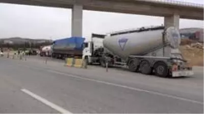 43 ilin geçiş güzergahında kış lastiği uygulaması: Ticari araçlar tek tek kontrol ediliyor 43 ilin geçiş güzergahında kış lastiği uygulaması: Ticari araçlar tek tek kontrol ediliyor
