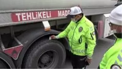 43 ilin geçiş güzergahında kış lastiği uygulaması: Ticari araçlar tek tek kontrol ediliyor 43 ilin geçiş güzergahında kış lastiği uygulaması: Ticari araçlar tek tek kontrol ediliyor