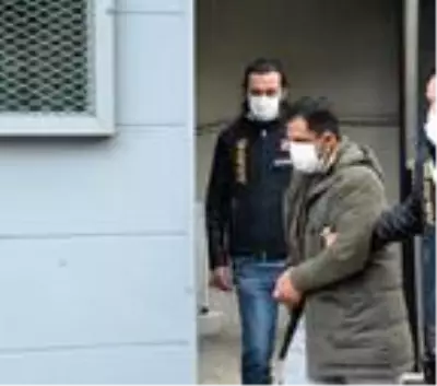 Ağzını bantlayıp, ellerini bağladıkları kadının ziynet eşyalarını gasbeden 2 şüpheliden 1'i yakalandı Ağzını bantlayıp, ellerini bağladıkları kadının ziynet eşyalarını gasbeden 2 şüpheliden 1'i yakalandı