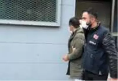 Ağzını bantlayıp, ellerini bağladıkları kadının ziynet eşyalarını gasbeden 2 şüpheliden 1'i yakalandı Ağzını bantlayıp, ellerini bağladıkları kadının ziynet eşyalarını gasbeden 2 şüpheliden 1'i yakalandı
