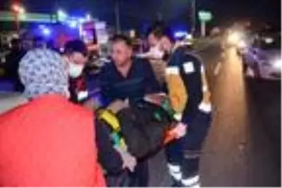 Aksaray'da iki otomobil çarpıştı: 3 yaralı Aksaray'da iki otomobil çarpıştı: 3 yaralı