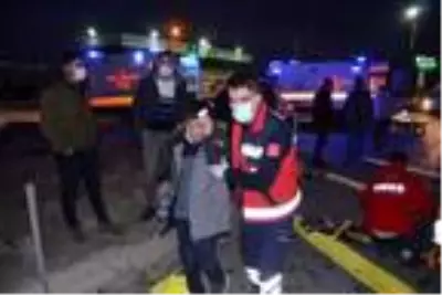 Aksaray'da iki otomobil çarpıştı: 3 yaralı Aksaray'da iki otomobil çarpıştı: 3 yaralı