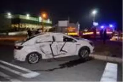 Aksaray'da iki otomobil çarpıştı: 3 yaralı Aksaray'da iki otomobil çarpıştı: 3 yaralı