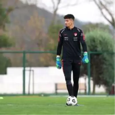 Altay Bayındır: 'Öncelikli hedefim Fenerbahçe'de şampiyonluklar yaşamak' Altay Bayındır: 'Öncelikli hedefim Fenerbahçe'de şampiyonluklar yaşamak'