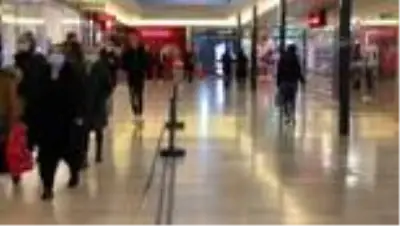 AMSTERDAM - Hollanda'da kapalı alanlarda maske takma zorunluluğu başladı AMSTERDAM - Hollanda'da kapalı alanlarda maske takma zorunluluğu başladı