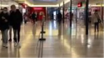 AMSTERDAM - Hollanda'da kapalı alanlarda maske takma zorunluluğu başladı AMSTERDAM - Hollanda'da kapalı alanlarda maske takma zorunluluğu başladı
