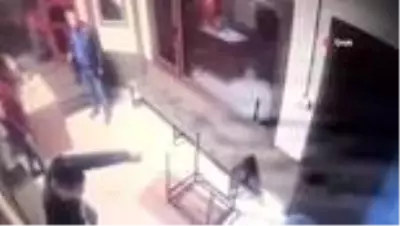 İntikam cinayetinin güvenlik kamerası görüntüleri ortaya çıktı İntikam cinayetinin güvenlik kamerası görüntüleri ortaya çıktı