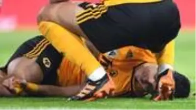 Arsenal maçında kafatası kırılan Raul Jimenez ameliyat oldu Arsenal maçında kafatası kırılan Raul Jimenez ameliyat oldu