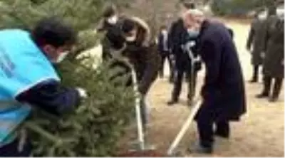 Milli Savunma Bakanı Akar gaziler ile birlikte fidan dikti Milli Savunma Bakanı Akar gaziler ile birlikte fidan dikti