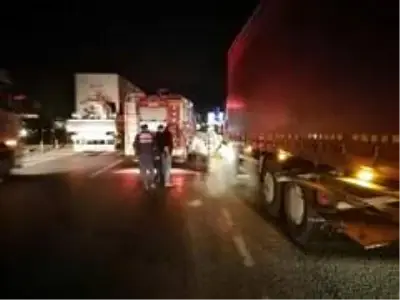 Son dakika haberleri: Balıkesir'de seyir halindeki araç yandı Son dakika haberleri: Balıkesir'de seyir halindeki araç yandı