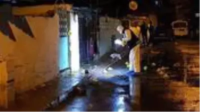 Başından darbedilen genç adam, sokak ortasında kan kaybından can verdi Başından darbedilen genç adam, sokak ortasında kan kaybından can verdi