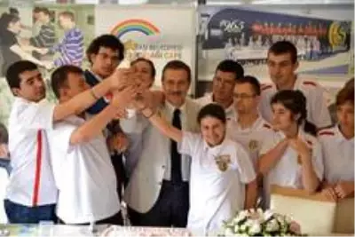 Başkan Ataç, 'Gökkuşağı Kafe'nin de özünde sevgi var' Başkan Ataç, 'Gökkuşağı Kafe'nin de özünde sevgi var'