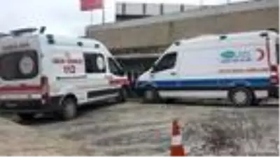 Son dakika haberi: Beylikdüzü'nde şantiye alanında hafriyat kamyonunun altında kalan adam hayatını kaybetti Son dakika haberi: Beylikdüzü'nde şantiye alanında hafriyat kamyonunun altında kalan adam hayatını kaybetti