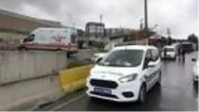Son dakika haberi: Beylikdüzü'nde şantiye alanında hafriyat kamyonunun altında kalan adam hayatını kaybetti Son dakika haberi: Beylikdüzü'nde şantiye alanında hafriyat kamyonunun altında kalan adam hayatını kaybetti