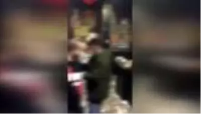 Beyoğlu'nda eğlence mekanındaki 40 kişiye 127 bin 200 lira ceza kesildi Beyoğlu'nda eğlence mekanındaki 40 kişiye 127 bin 200 lira ceza kesildi