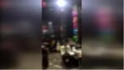 Beyoğlu'nda eğlence mekanındaki 40 kişiye 127 bin 200 lira ceza kesildi Beyoğlu'nda eğlence mekanındaki 40 kişiye 127 bin 200 lira ceza kesildi