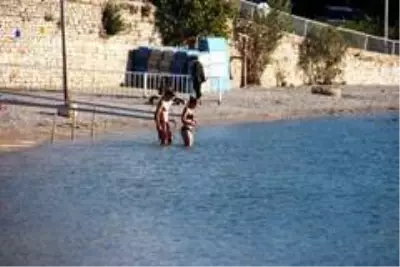 Bodrum'da bitmeyen yaz...Çadırını, masasını, sandalyesini alan sahile koştu Bodrum'da bitmeyen yaz...Çadırını, masasını, sandalyesini alan sahile koştu