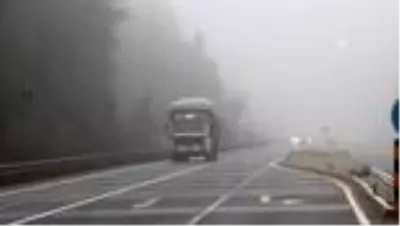 Bolu Dağı'nda sis ve sağanak etkili oluyor Bolu Dağı'nda sis ve sağanak etkili oluyor